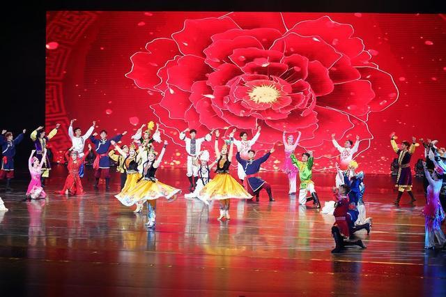 《新疆是个好地方》文艺晚会在珠海上演 文化交融的华美乐章